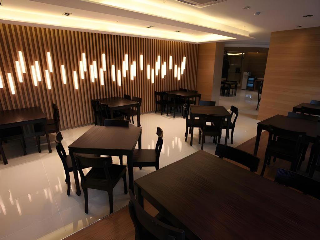 Business Design Hotel Luv Incheon Esterno foto