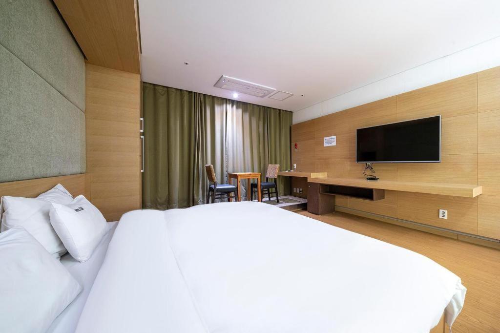 Business Design Hotel Luv Incheon Esterno foto