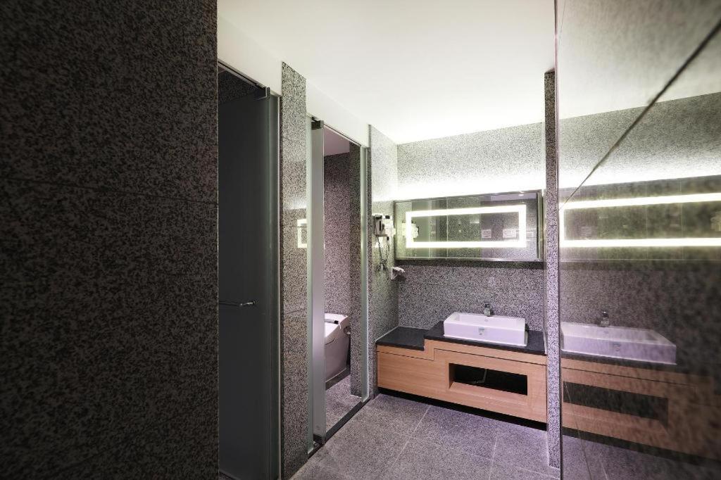 Business Design Hotel Luv Incheon Esterno foto