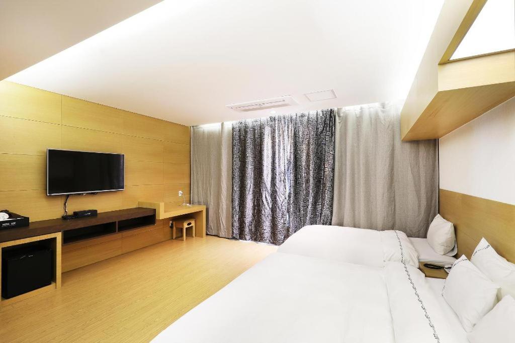 Business Design Hotel Luv Incheon Esterno foto
