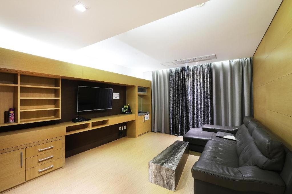 Business Design Hotel Luv Incheon Esterno foto