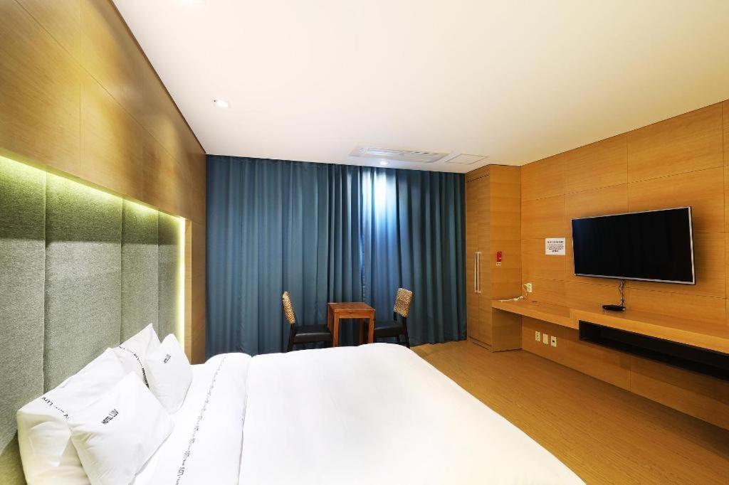 Business Design Hotel Luv Incheon Esterno foto