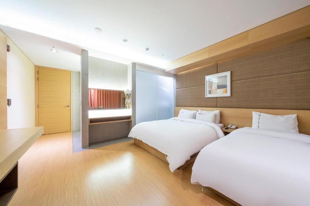 Business Design Hotel Luv Incheon Esterno foto