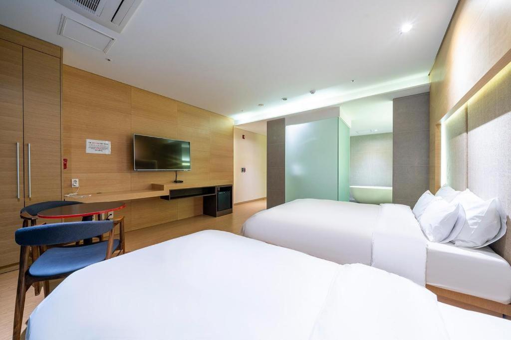 Business Design Hotel Luv Incheon Esterno foto