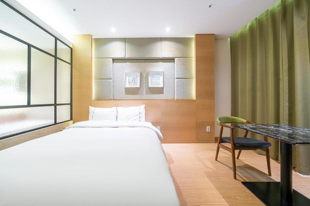 Business Design Hotel Luv Incheon Esterno foto