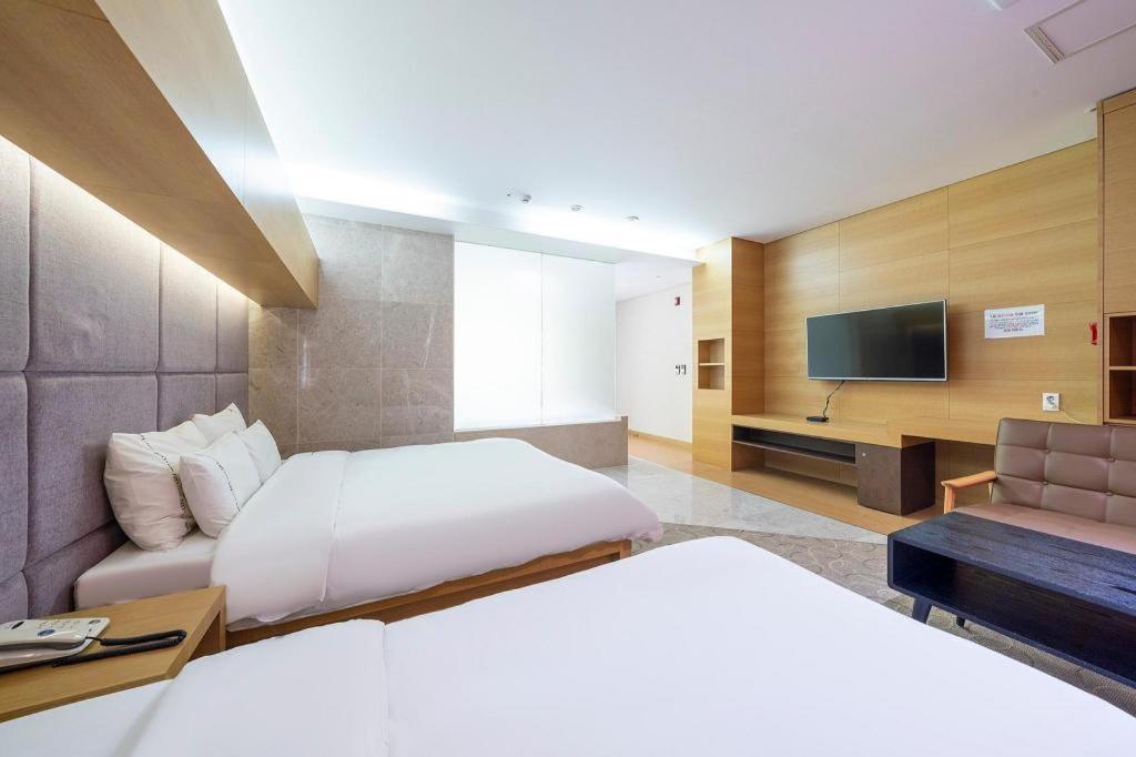 Business Design Hotel Luv Incheon Esterno foto