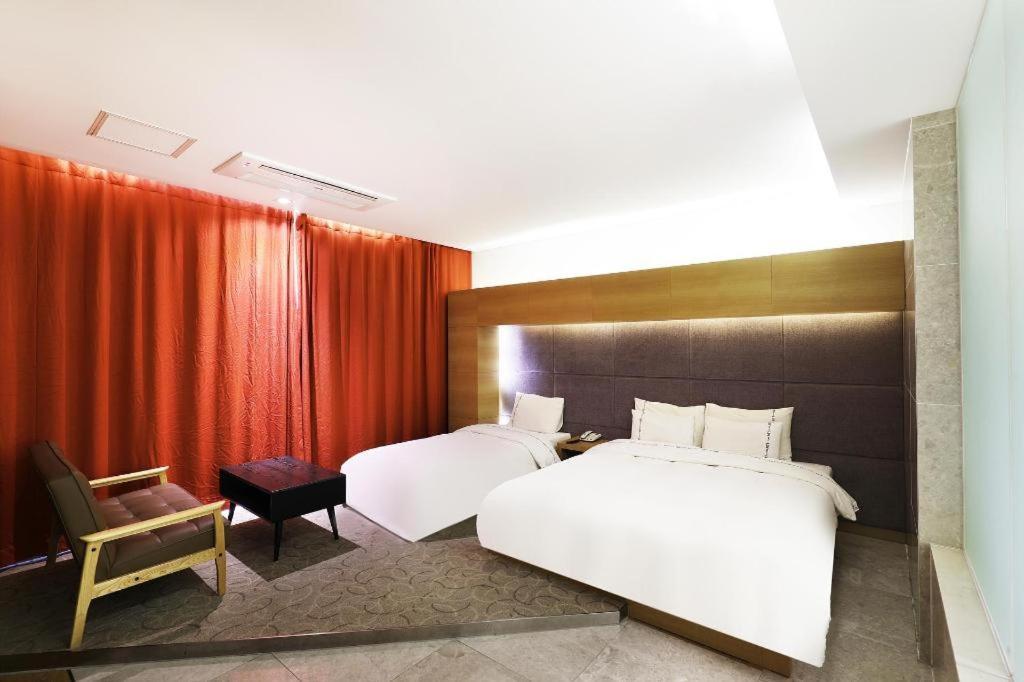 Business Design Hotel Luv Incheon Esterno foto
