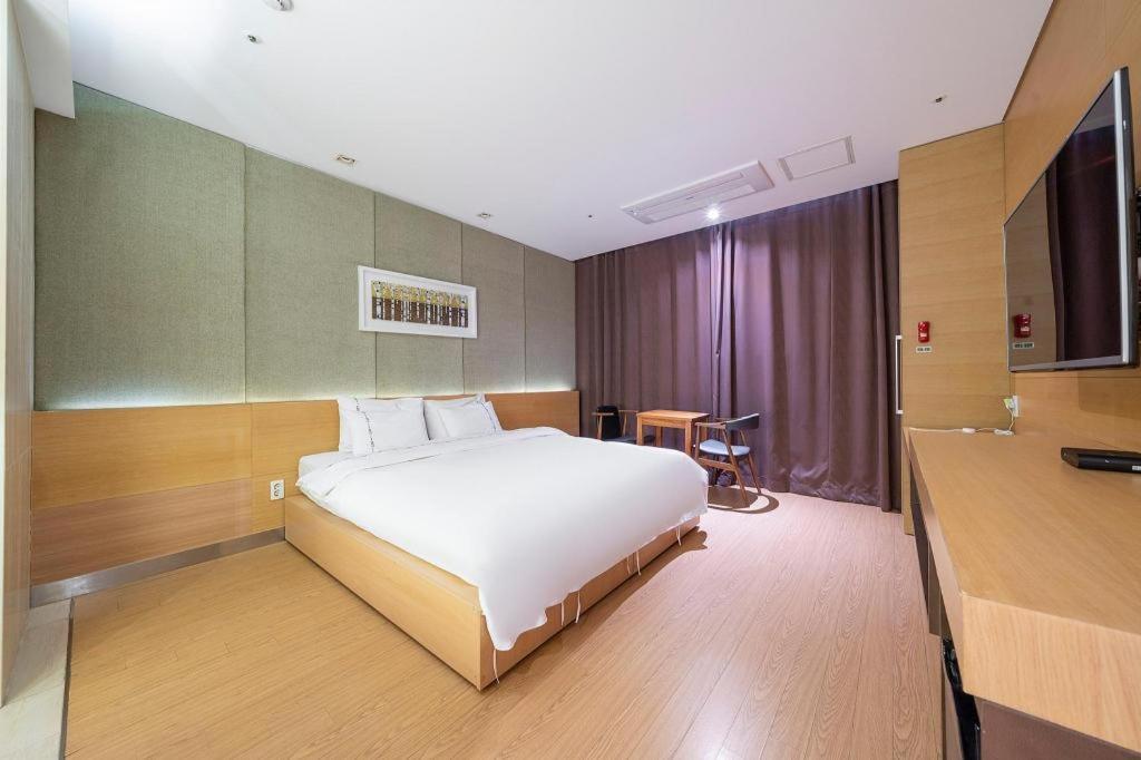 Business Design Hotel Luv Incheon Esterno foto