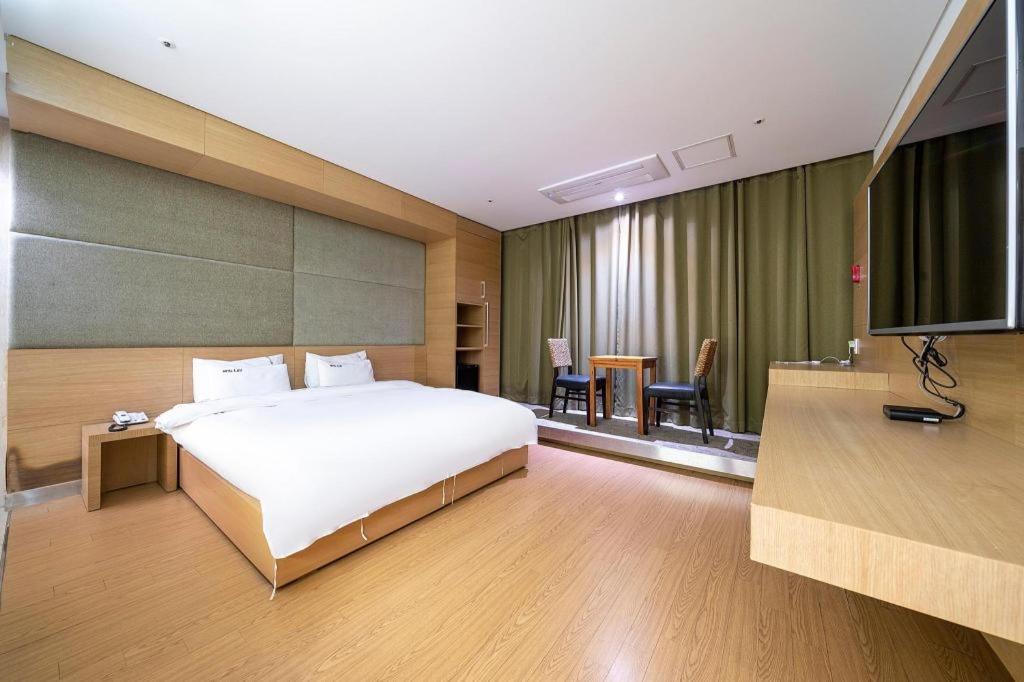 Business Design Hotel Luv Incheon Esterno foto