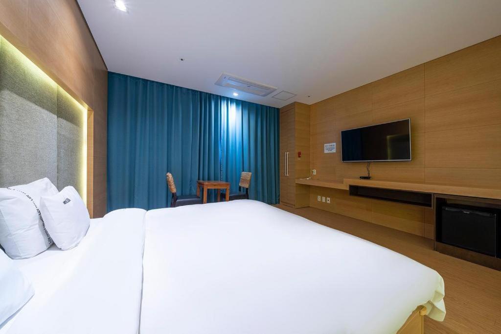 Business Design Hotel Luv Incheon Esterno foto