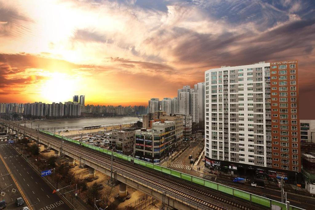 Business Design Hotel Luv Incheon Esterno foto