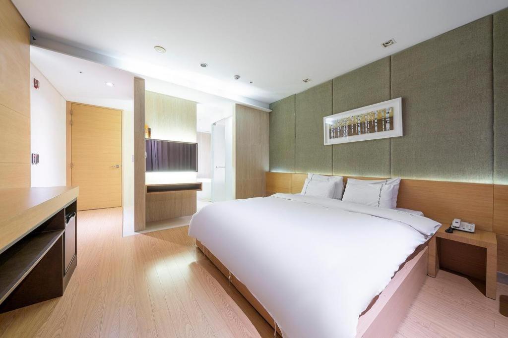Business Design Hotel Luv Incheon Esterno foto
