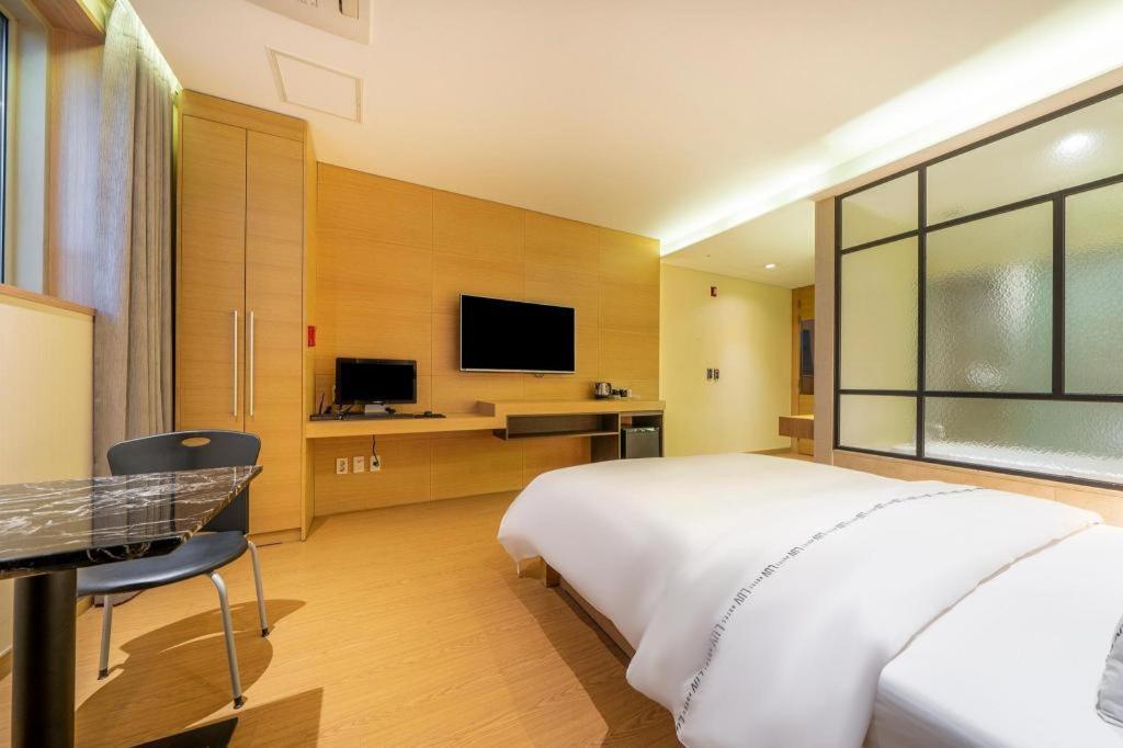 Business Design Hotel Luv Incheon Esterno foto